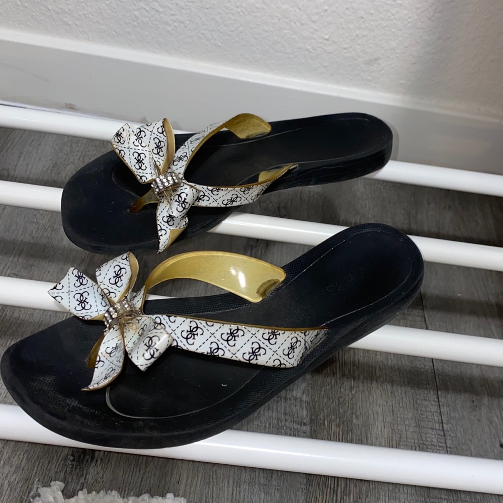 Guess Flip Flops